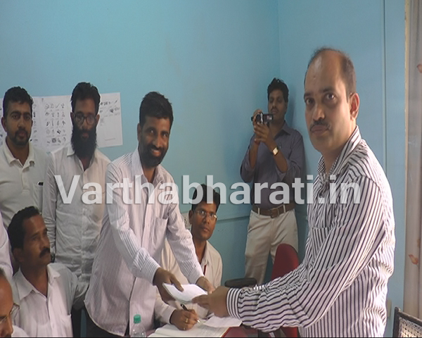 ಉಳ್ಳಾಲ: ಕಿನ್ಯ ತಲಪಾಡಿ ತಾ.ಪ ಕ್ಷೇತ್ರದಿಂದ, ಹಮೀದ್ ಕಿನ್ಯ ಬಂಡಾಯ ಕಾಂಗ್ರೆಸ್ ಅಭ್ಯರ್ಥಿಯಾಗಿ ನಾಮ ಪತ್ರ ಸಲ್ಲಿಸಿದರು